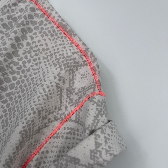 Lululemon Short Sleeve Top Snake Print Small? - Picture 2 of 6